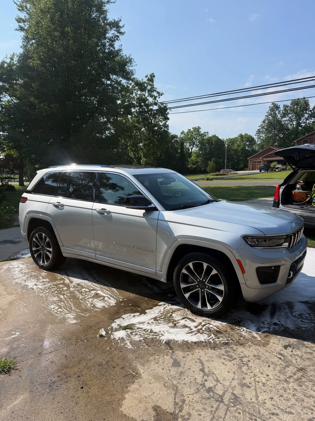 Silver Jeep Grand Cherokee exterior wash